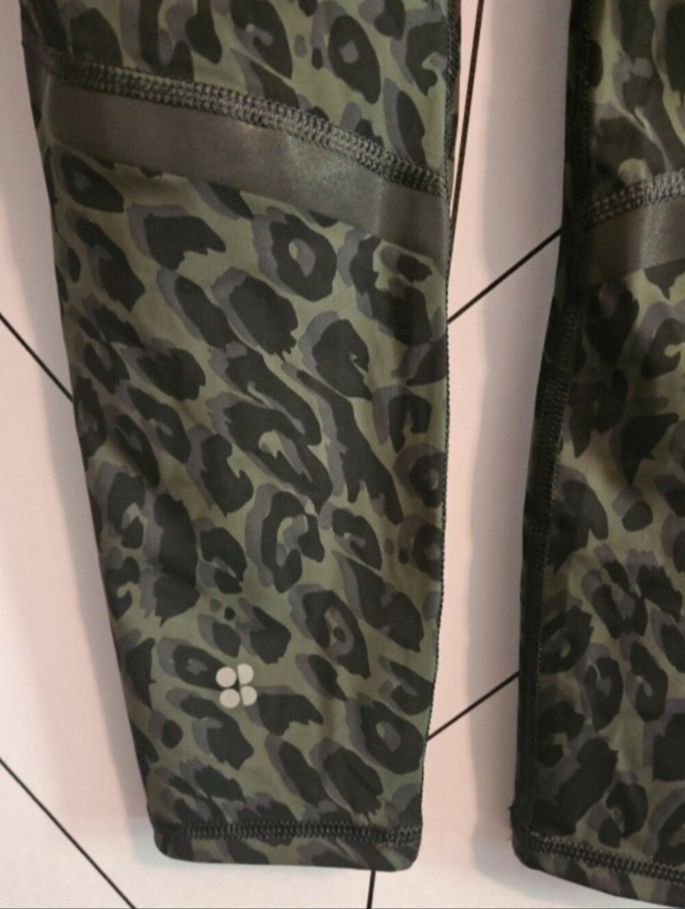 NWOT Sweaty Betty Zero Gravity Leggings, Size Medium - Picture 6 of 10